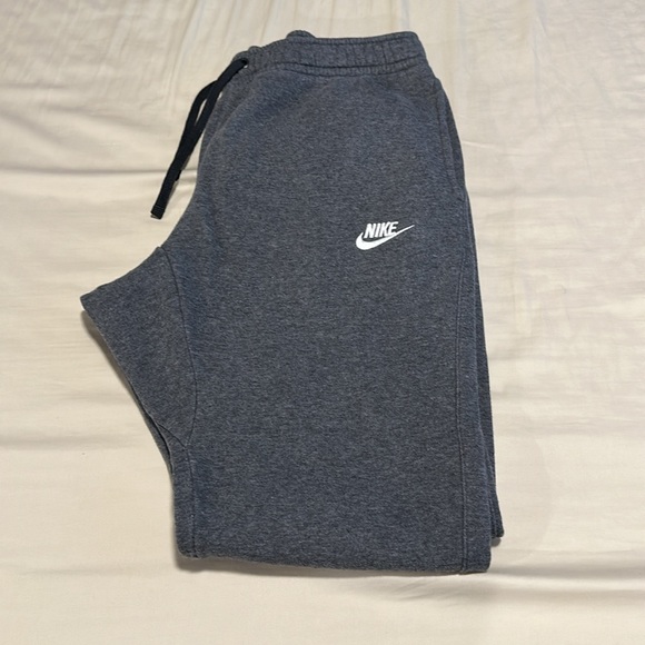 Nike, Size Medium, Grey - Picture 2 of 8